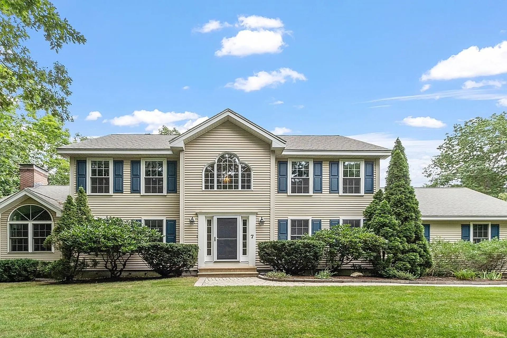 7 Farrwood Drive Hooksett NH 03106