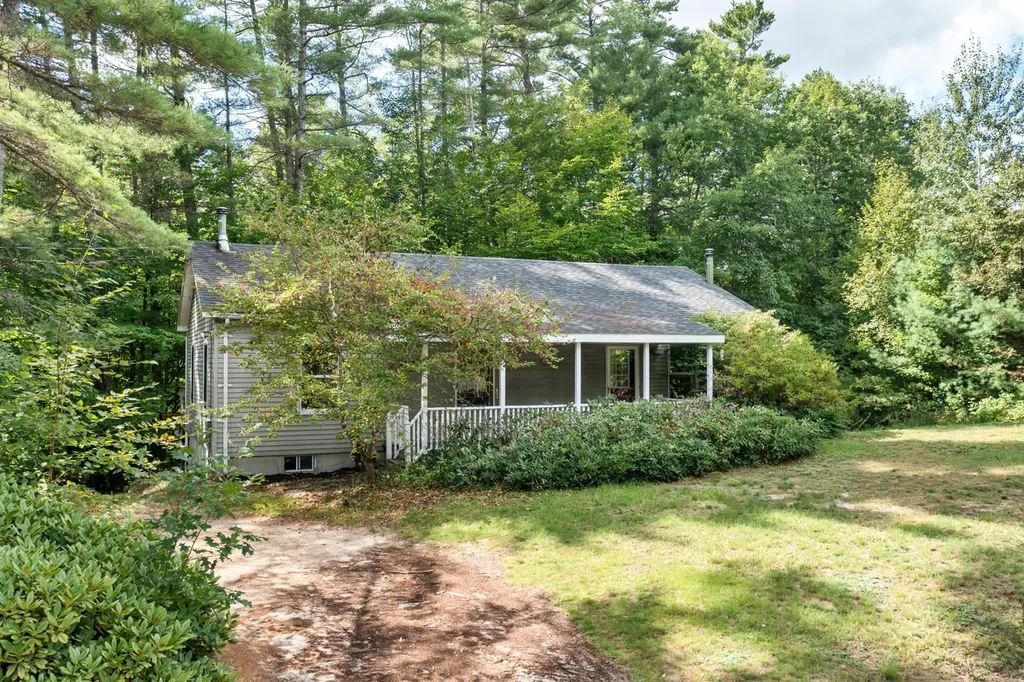 4 Oak Leaf Avenue Tuftonboro NH 03816