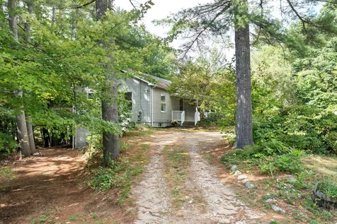4 Oak Leaf Avenue Tuftonboro NH 03816