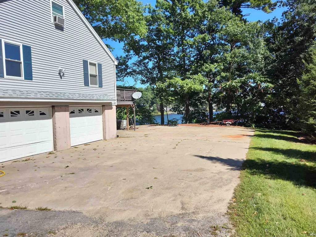 16 Round Hill Road Sandown NH 03873