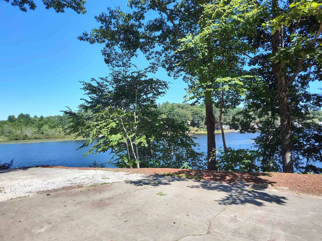 16 Round Hill Road Sandown NH 03873