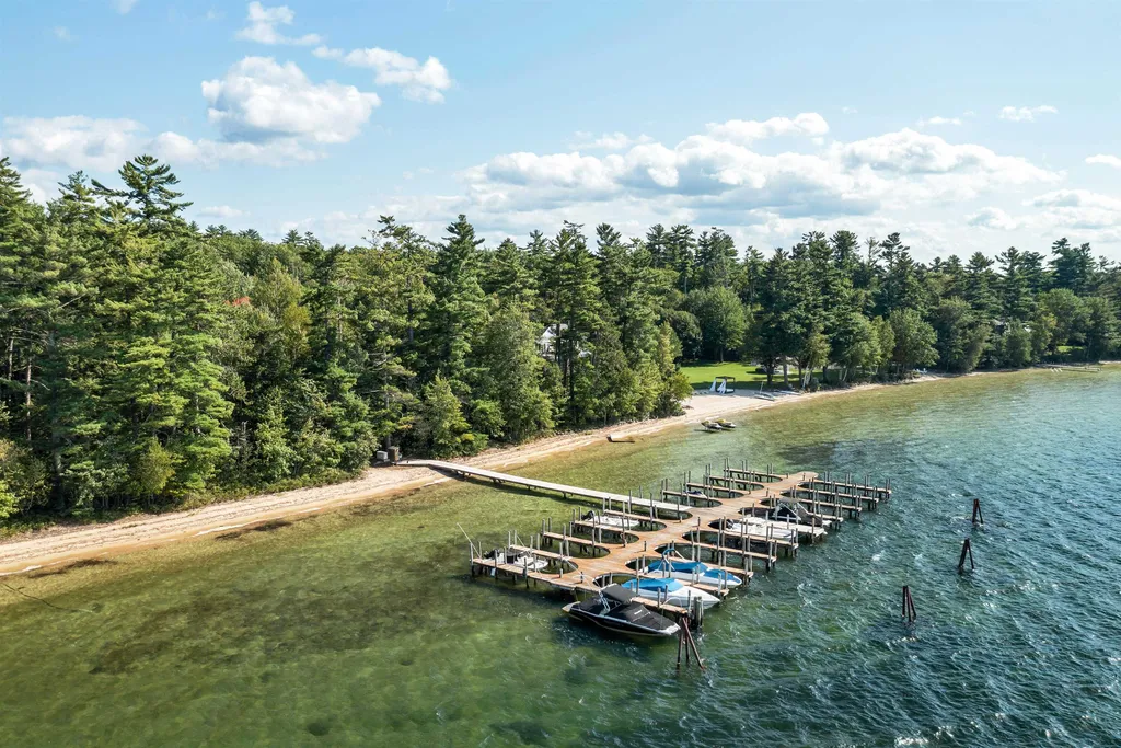56 Bos N Way Moultonborough NH 03254