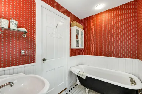 56 Bos N Way Moultonborough NH 03254
