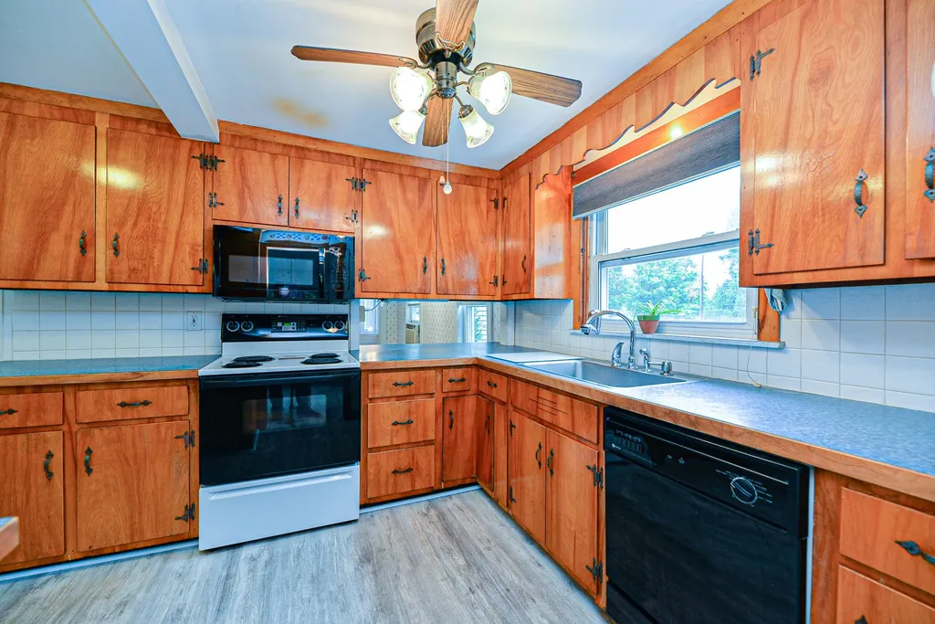 4 Joseph Drive Plaistow NH 03865