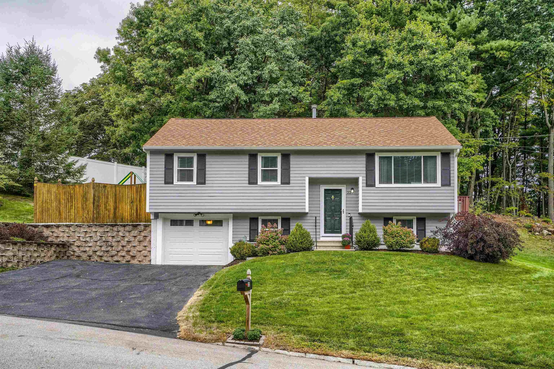 22 Holbrook Drive Nashua NH 03062