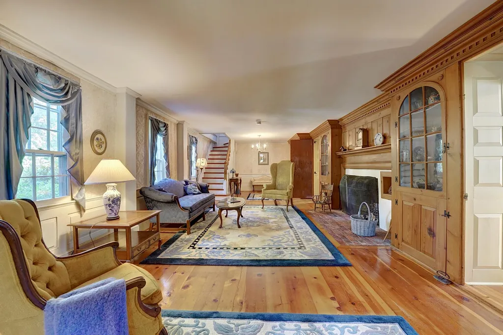 93 Locke Road Hampton NH 03842