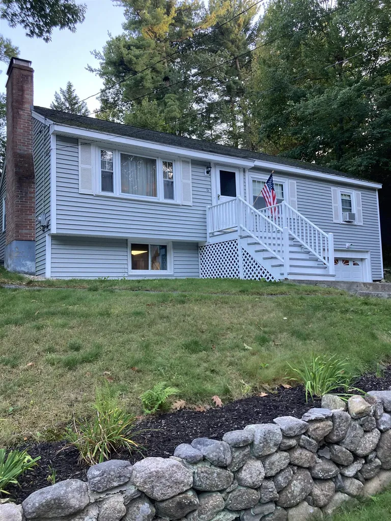 6 Dixville Street Nashua NH 03063
