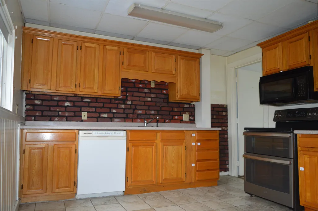 28 Middle Street Newport NH 03773