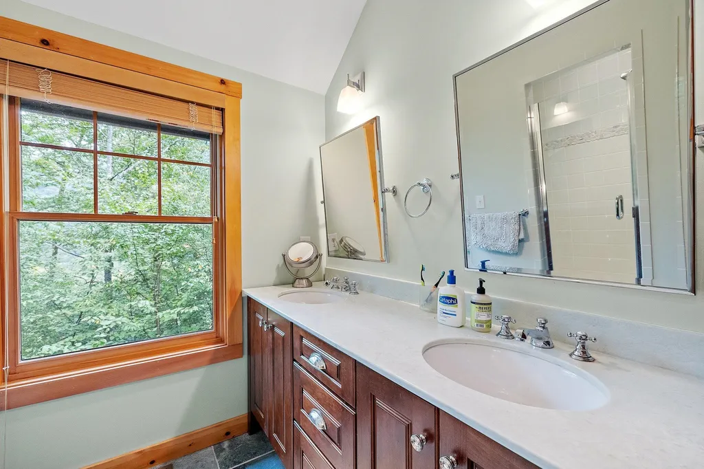 5 Buck Road Lincoln NH 03251