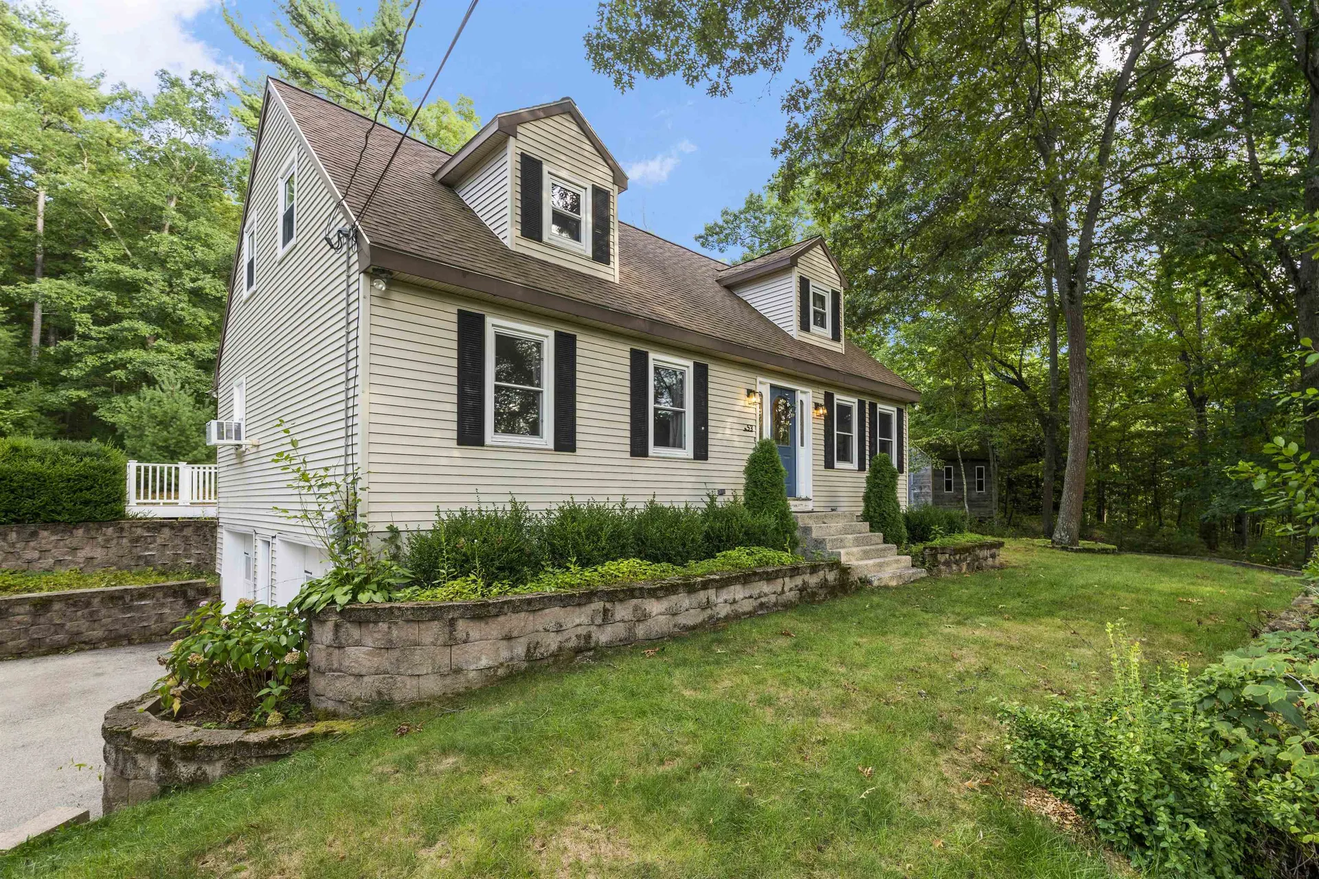 53 Ledge Road Hudson NH 03051