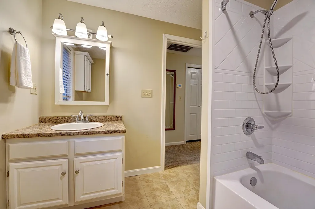 15a Lindsey Way Goffstown NH 03045