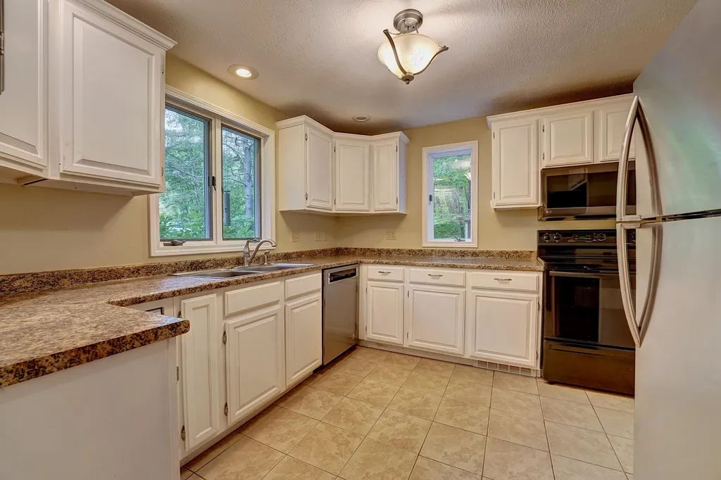 15a Lindsey Way Goffstown NH 03045