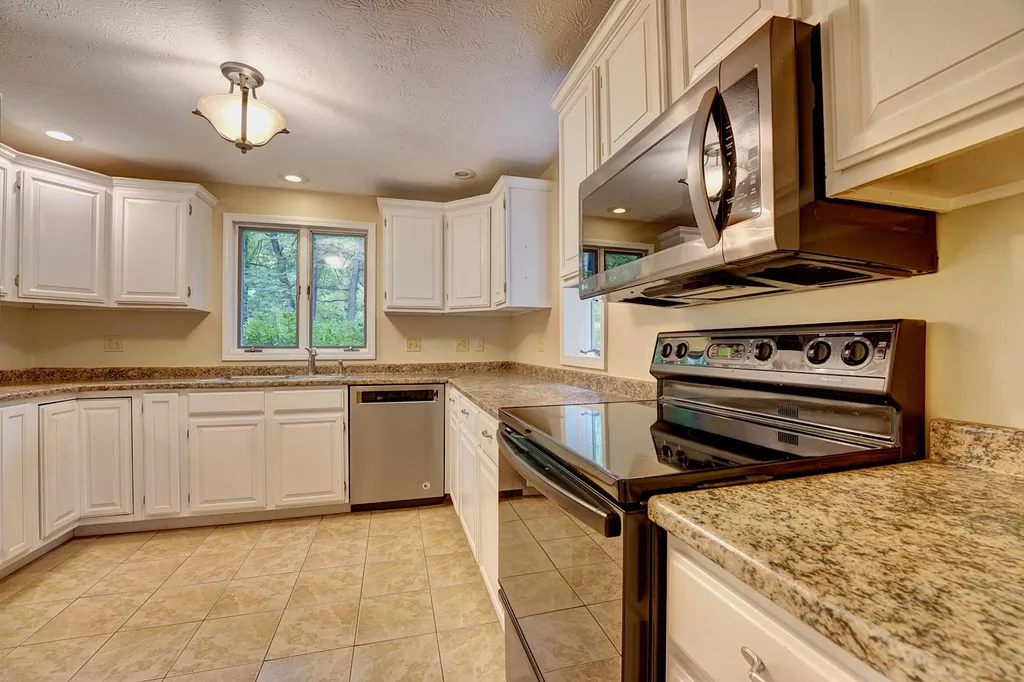 15a Lindsey Way Goffstown NH 03045