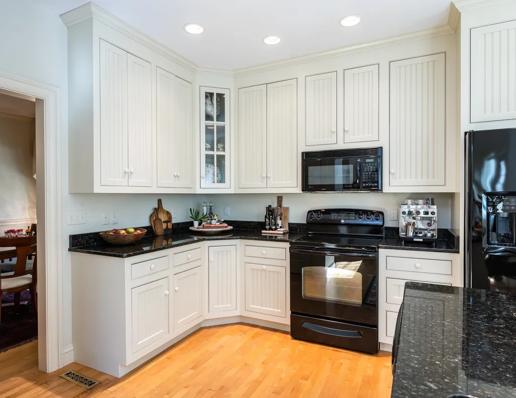 12 Boutilier Lane North Hampton NH 03862