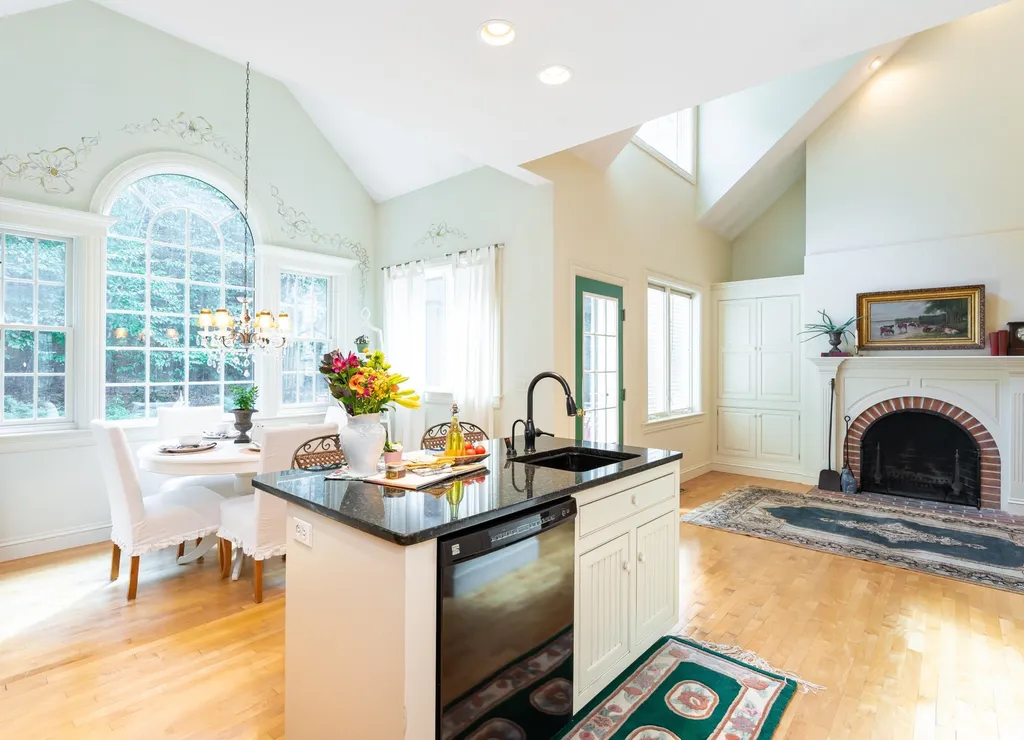12 Boutilier Lane North Hampton NH 03862