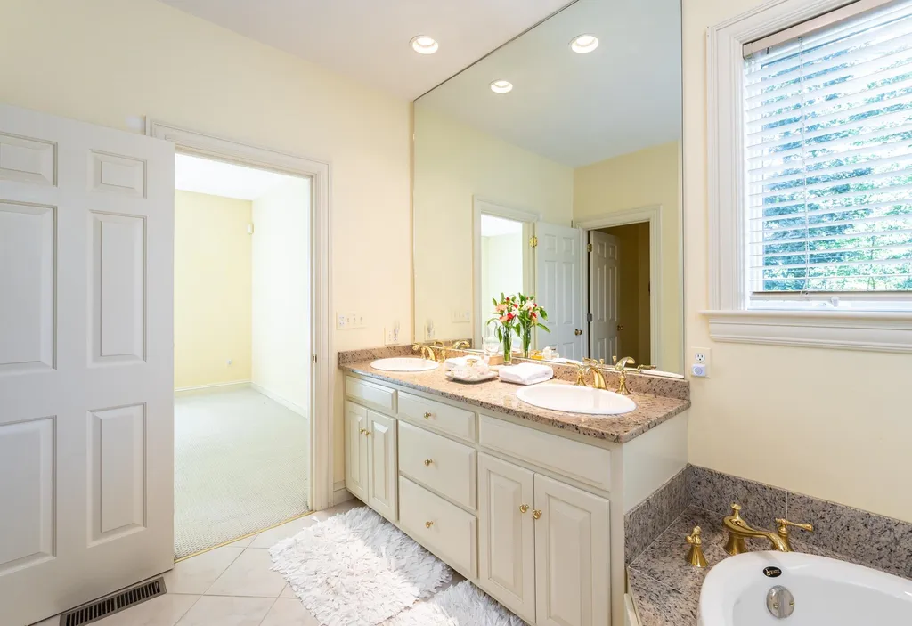 12 Boutilier Lane North Hampton NH 03862