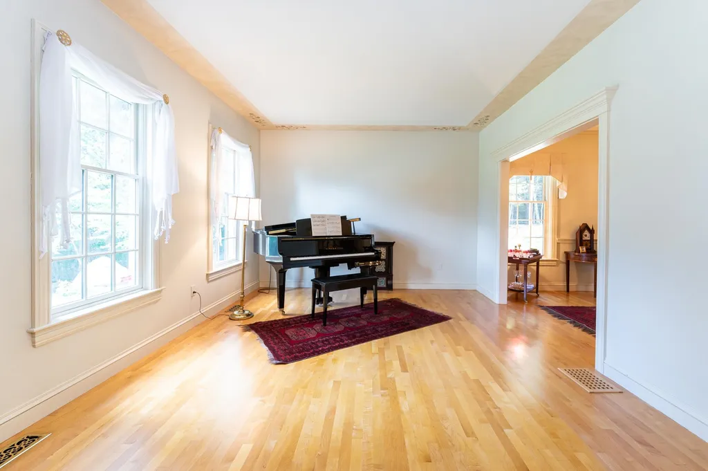 12 Boutilier Lane North Hampton NH 03862