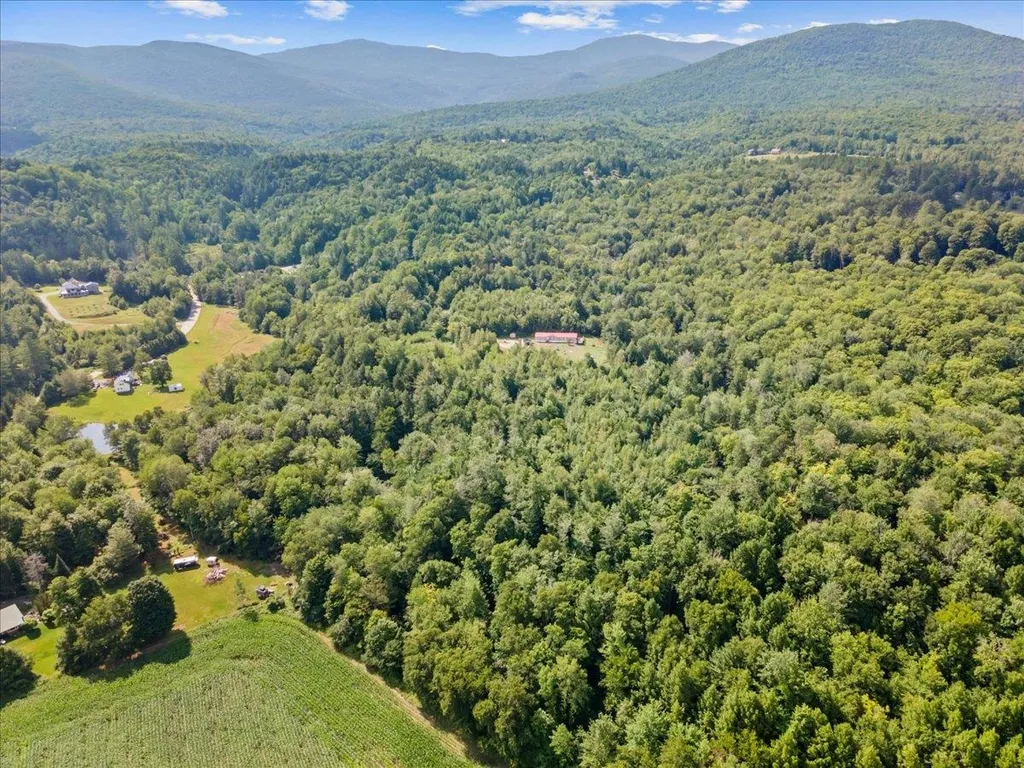 0 - Lot D Jeans Way Stowe VT 05672
