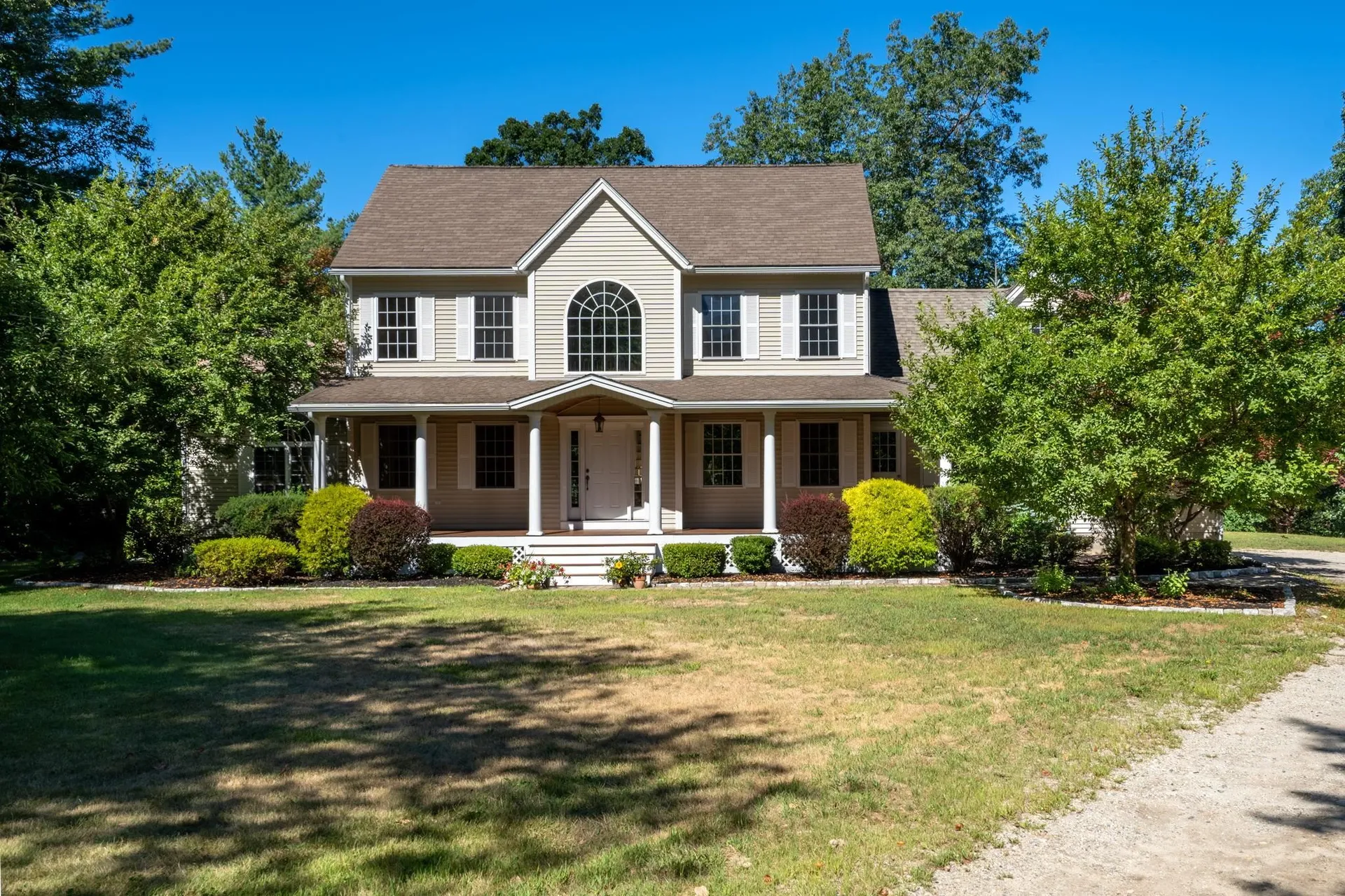 41 Clark Road Londonderry NH 03053-2122