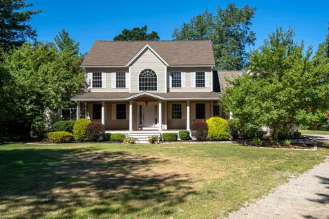 41 Clark Road Londonderry NH 03053-2122