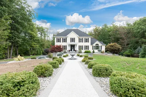 34 Briarwood Drive Salem NH 03079