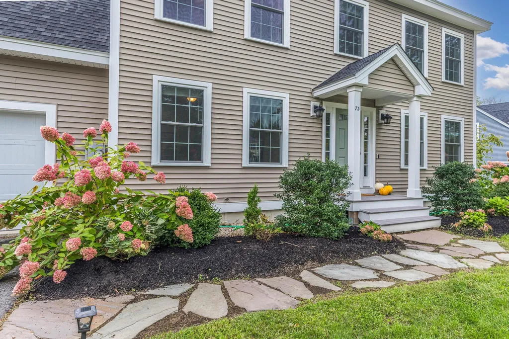 73 Village Place Drive Barrington NH 03825