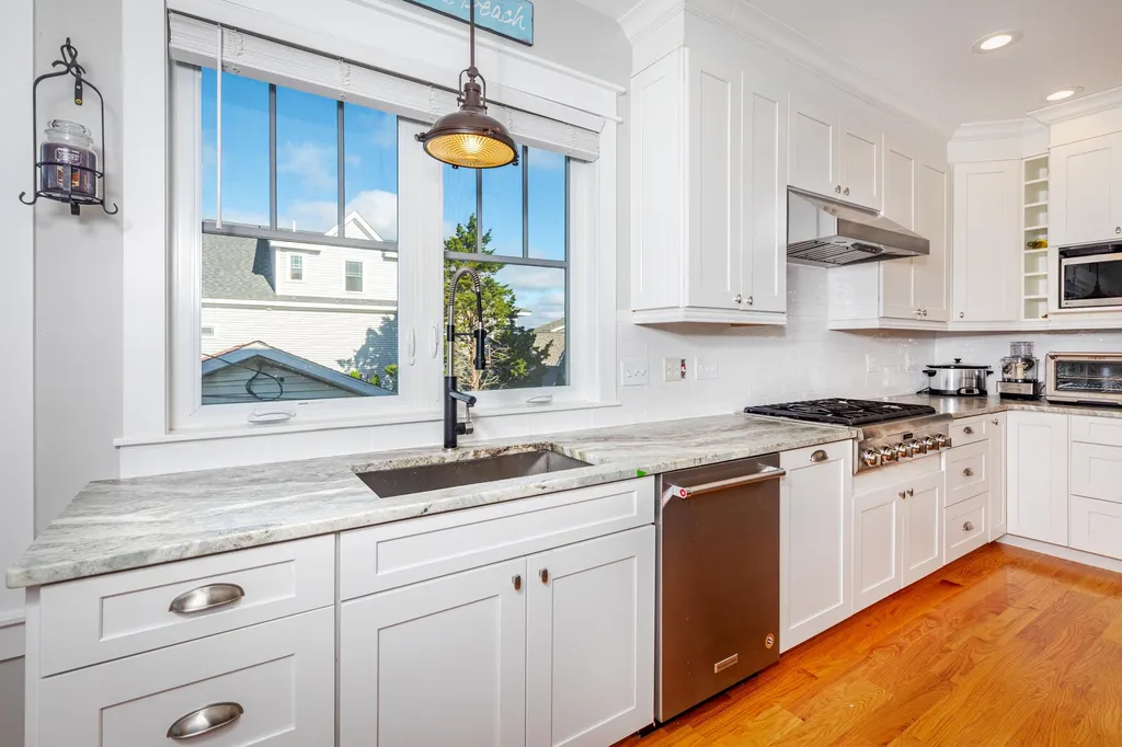 6 Cora Avenue Hampton NH 03842