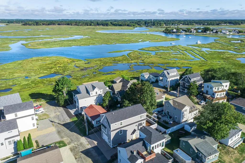 6 Cora Avenue Hampton NH 03842