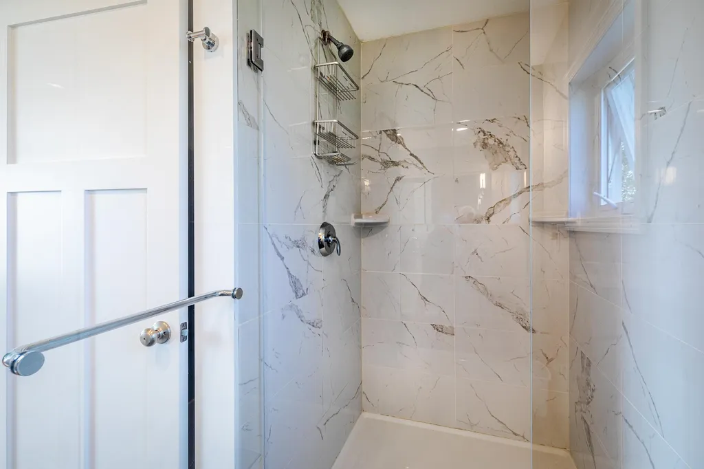 6 Cora Avenue Hampton NH 03842