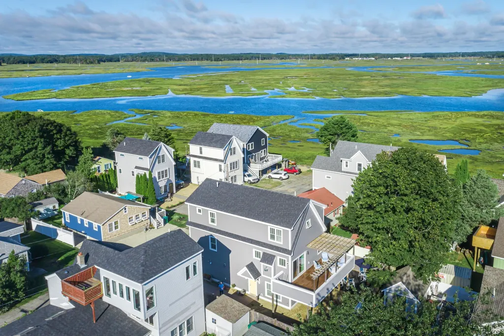 6 Cora Avenue Hampton NH 03842