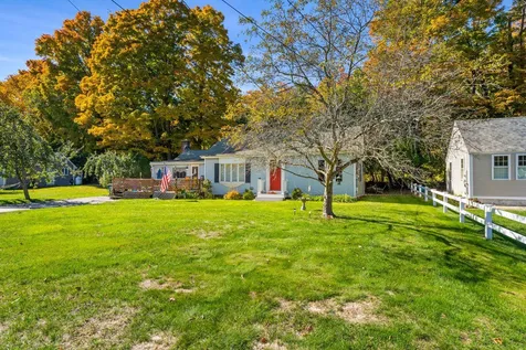 32 Border Street Amherst NH 03031