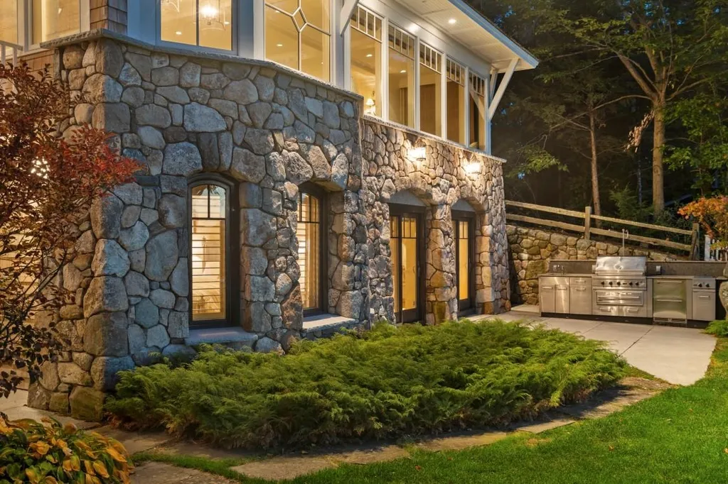 308 & 309 Sewall Road Wolfeboro NH 03894