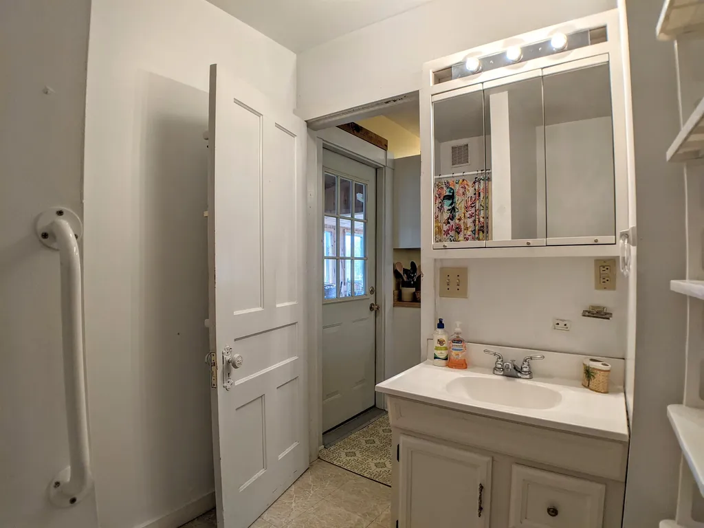667 Laconia Road Tilton NH 03276