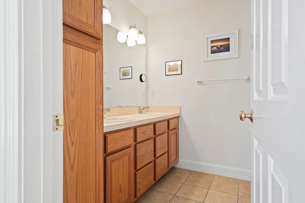 25 Lilac Lane Newmarket NH 03857