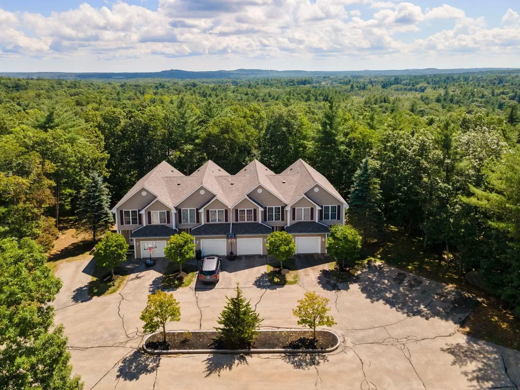 25 Lilac Lane Newmarket NH 03857