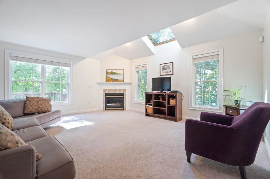 25 Lilac Lane Newmarket NH 03857