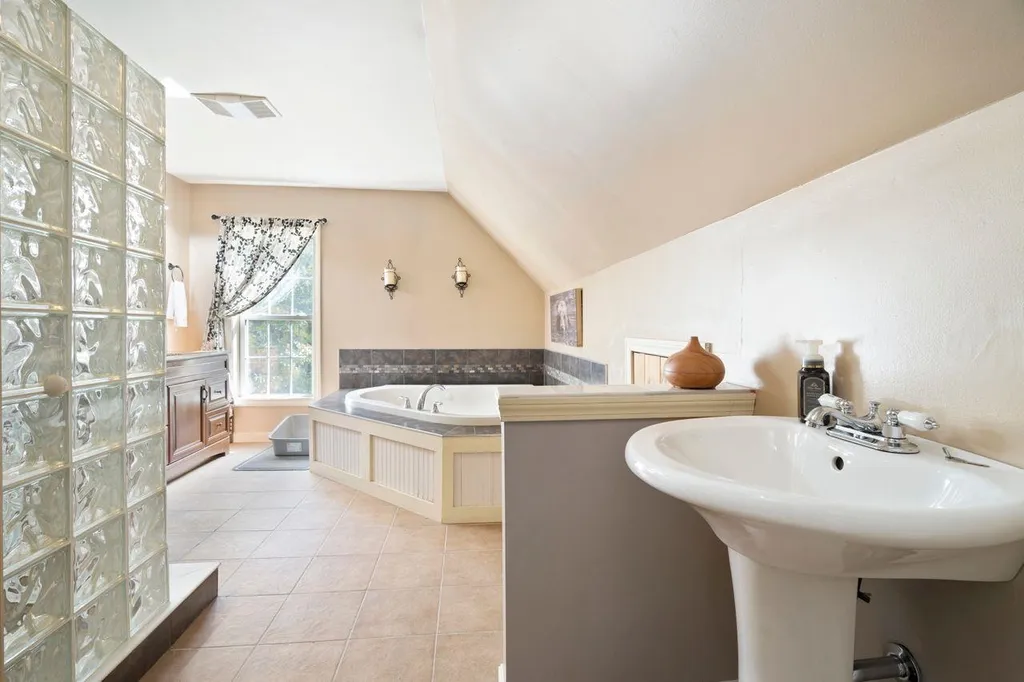 87 Garney Road Brookfield NH 03872
