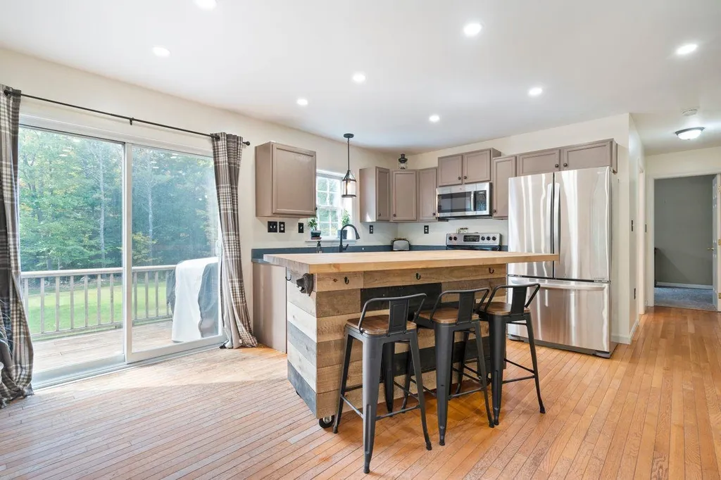 87 Garney Road Brookfield NH 03872