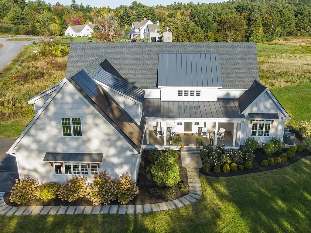 1 Cobtail Way Bedford NH 03110