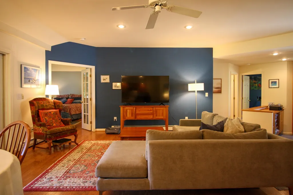 121 Iris Way Hartford VT 05001