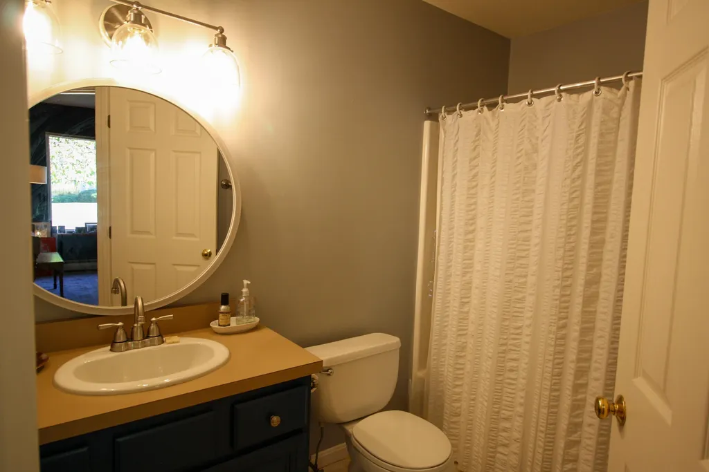 121 Iris Way Hartford VT 05001