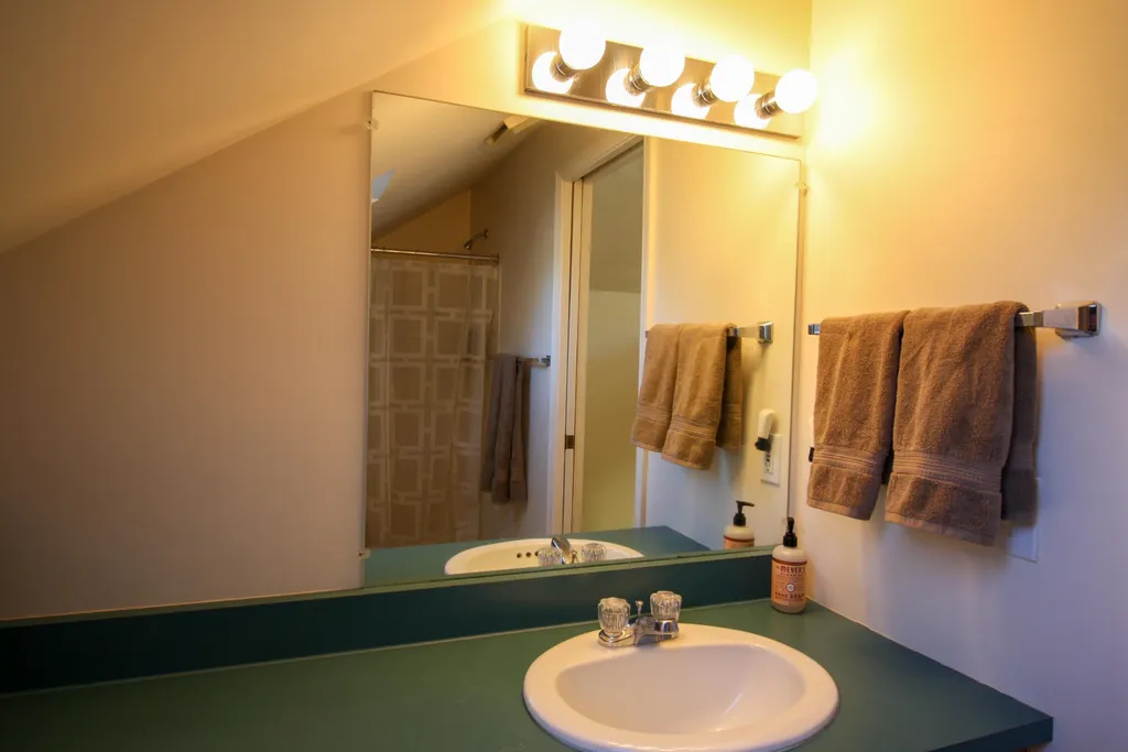 121 Iris Way Hartford VT 05001