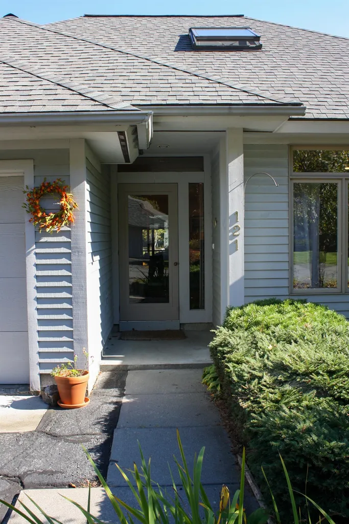 121 Iris Way Hartford VT 05001