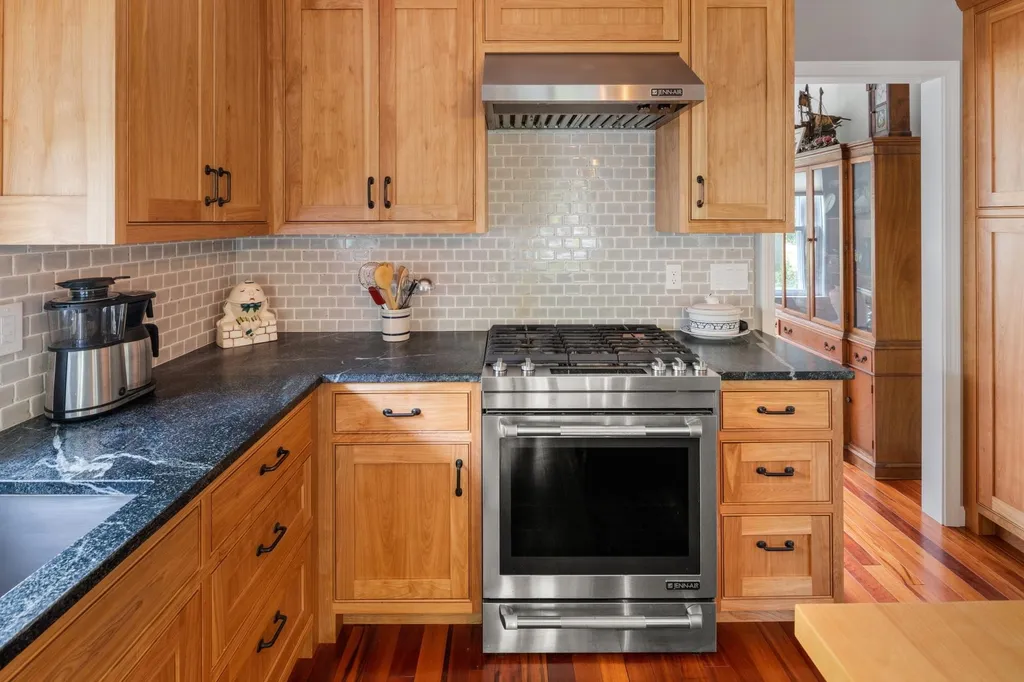 513 North Harbor Road Colchester VT 05446