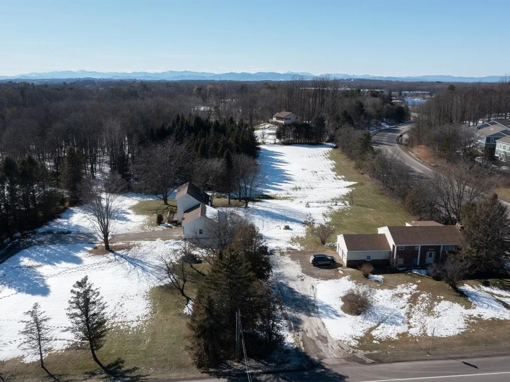 186-190 Colchester Road Essex VT 05452
