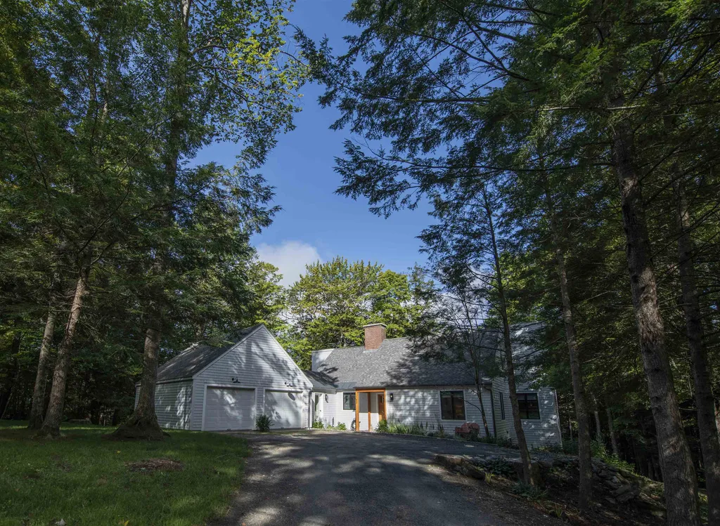 163 Fox Lane Hartford VT 05059