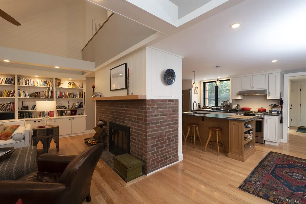 163 Fox Lane Hartford VT 05059