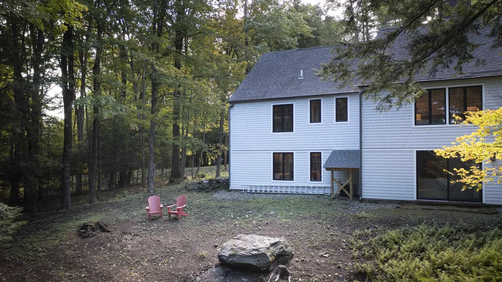 163 Fox Lane Hartford VT 05059