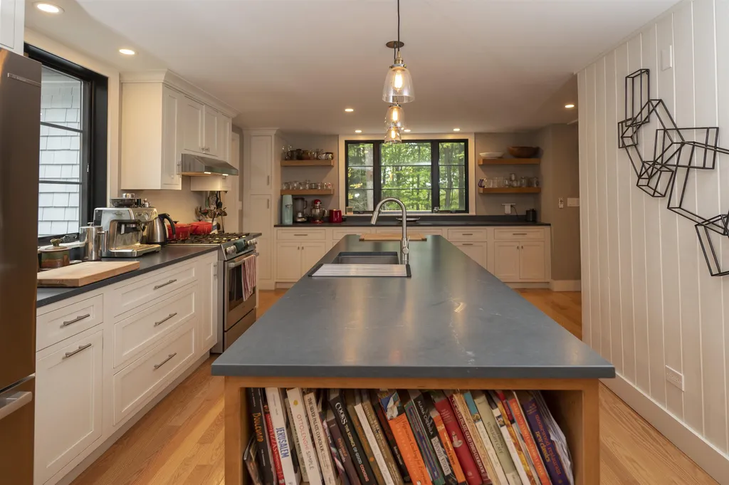 163 Fox Lane Hartford VT 05059