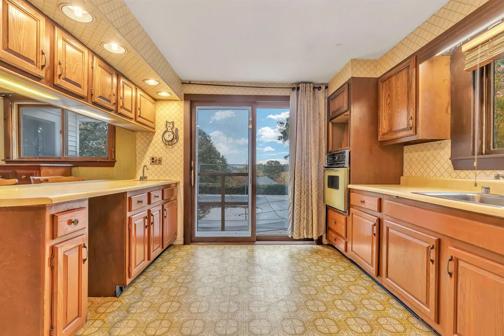 129 Winsor Drive Hartford VT 05001